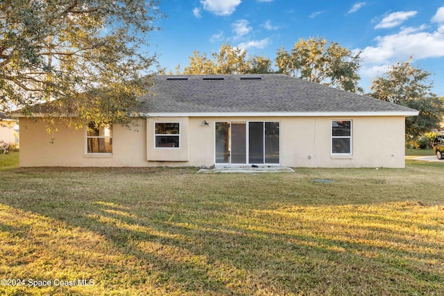 back of house featuring a yard