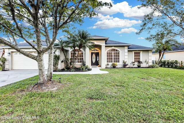 view of front of house with a front lawn