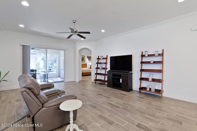 living room featuring ceiling fan, light hardwood / wood-style floors, and crown molding