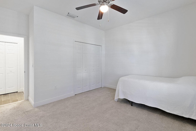 carpeted bedroom featuring ceiling fan