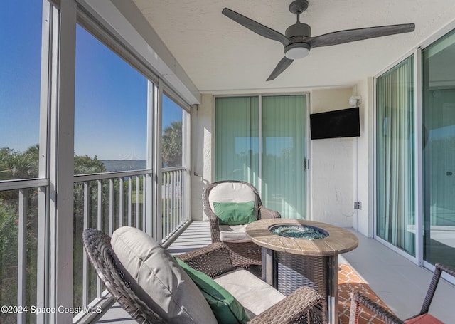 sunroom / solarium featuring ceiling fan