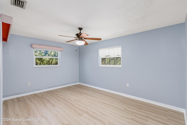 unfurnished room featuring light hardwood / wood-style floors and ceiling fan