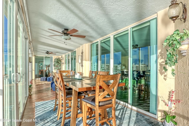 sunroom with ceiling fan