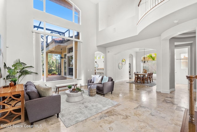 living room with a high ceiling and an inviting chandelier