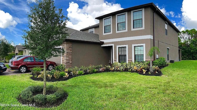 view of front facade with a front yard