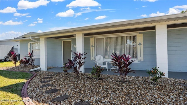 entrance to property featuring a porch