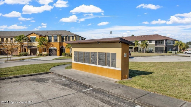 view of home's community featuring a yard