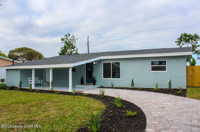 view of front facade featuring a front yard