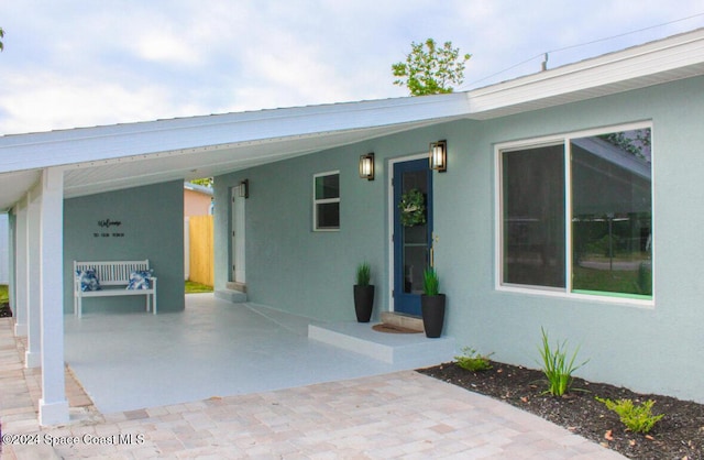 property entrance featuring covered porch