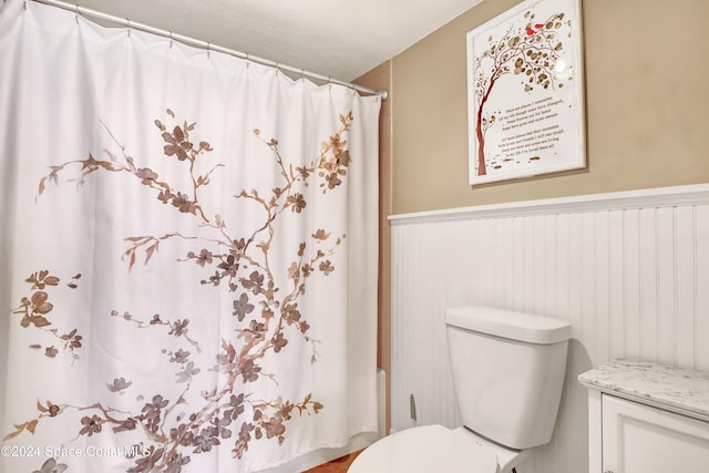 bathroom with toilet and shower / bath combo with shower curtain