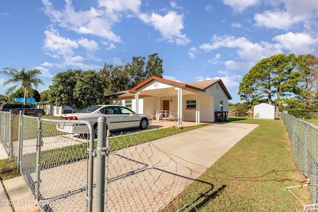 view of front facade with a front yard