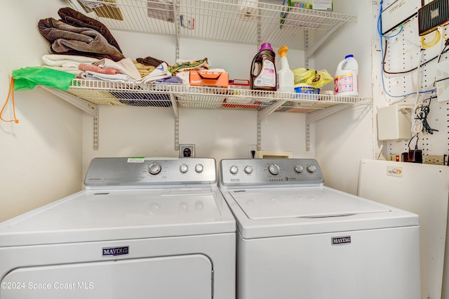 washroom with laundry area and washing machine and dryer