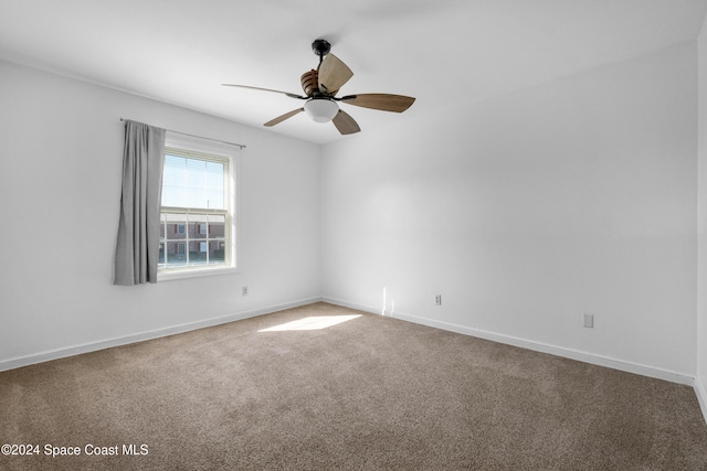 carpeted empty room featuring ceiling fan