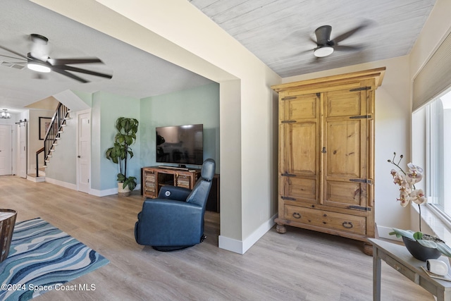 living area featuring light wood-type flooring and ceiling fan