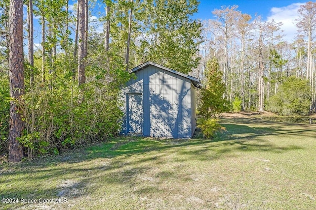 view of outbuilding featuring a lawn