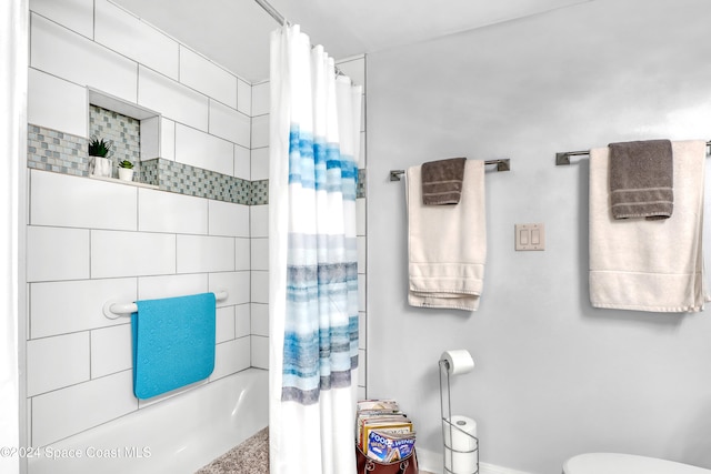 bathroom featuring toilet and shower / bath combo with shower curtain