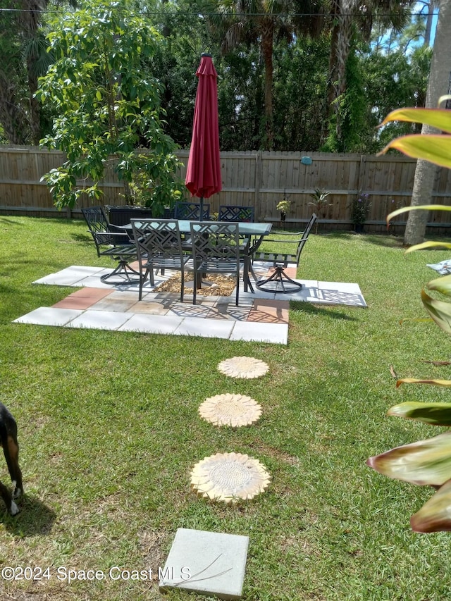 view of yard with a patio