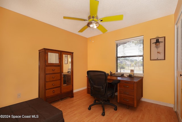 home office featuring a textured ceiling, light hardwood / wood-style floors, and ceiling fan