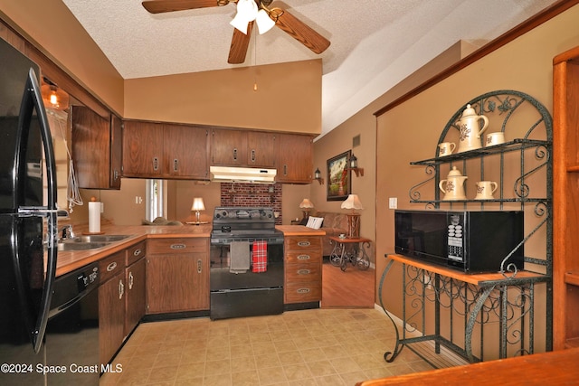 kitchen with ceiling fan, kitchen peninsula, vaulted ceiling, a textured ceiling, and black appliances