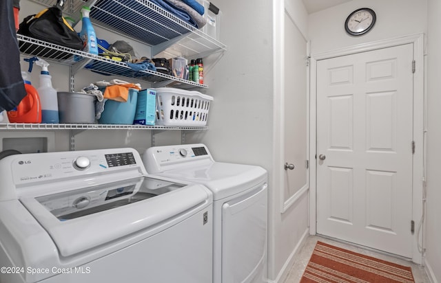 washroom featuring washing machine and dryer