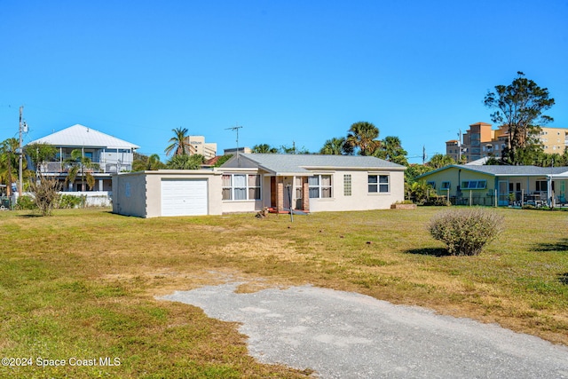 view of front of house featuring a front lawn and a garage