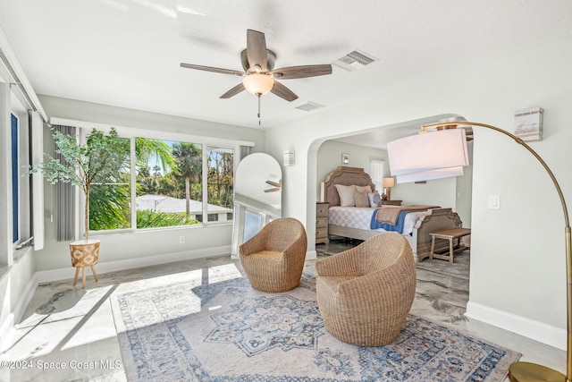 sitting room with ceiling fan