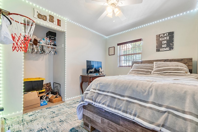 bedroom with ceiling fan