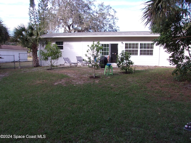 view of front of house with a front yard