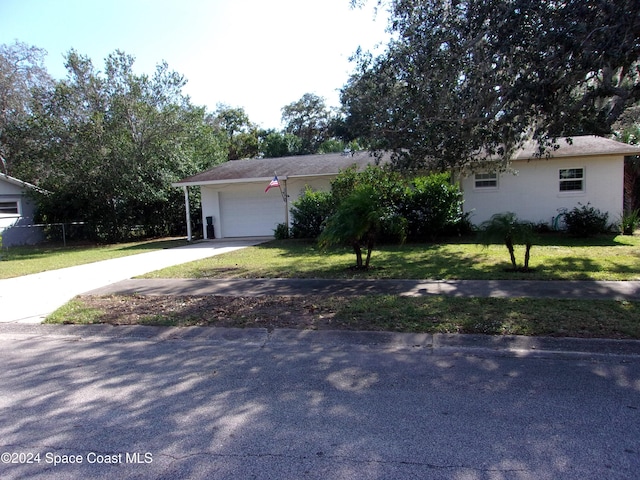 view of front facade featuring a front lawn and a garage