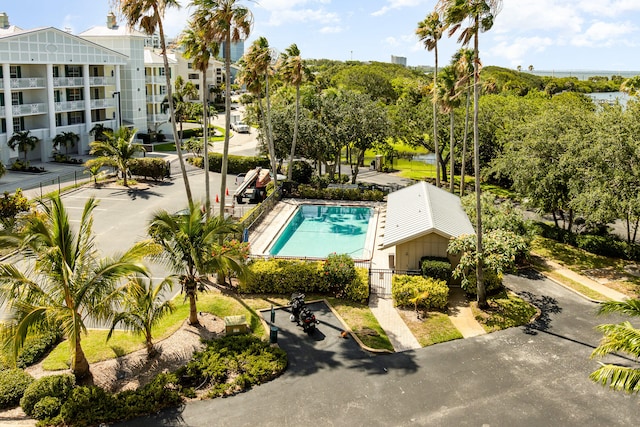 view of swimming pool