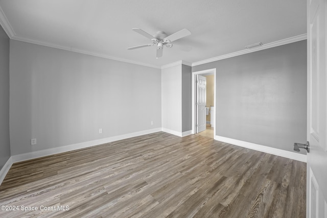 unfurnished room featuring hardwood / wood-style flooring, ceiling fan, and crown molding