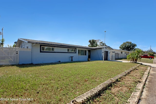 ranch-style house featuring a front lawn