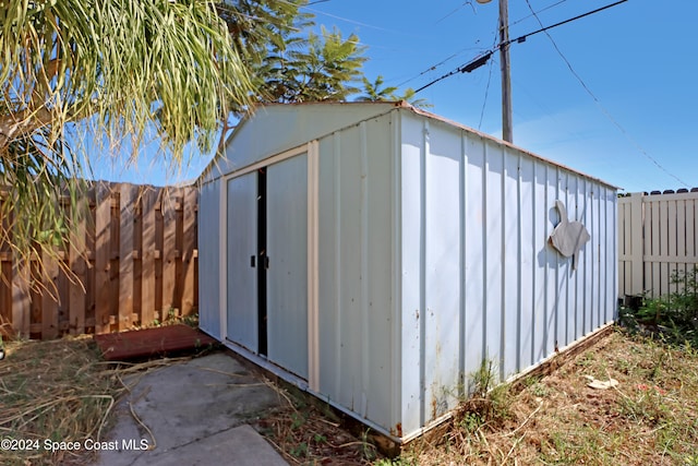 view of outbuilding