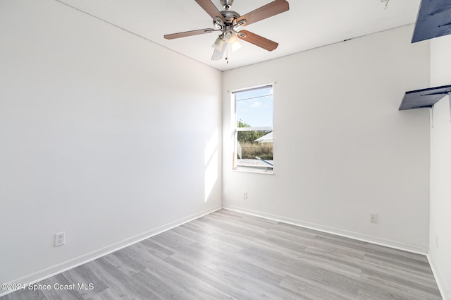 unfurnished room with light wood-type flooring and ceiling fan