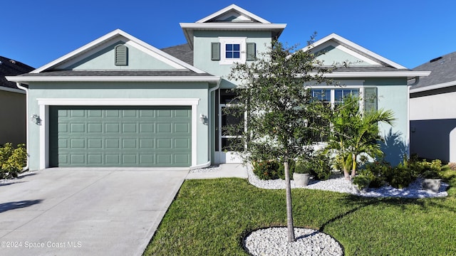 view of front facade featuring a garage and a front yard