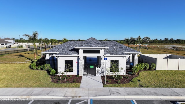 view of front of house featuring a front lawn