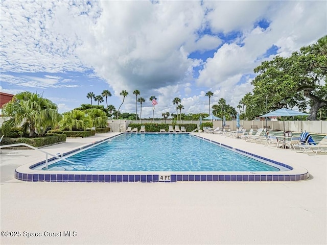28 Pine Arbor Ln Unit 206, Vero Beach, FL 32962 - community pool featuring a patio and fence