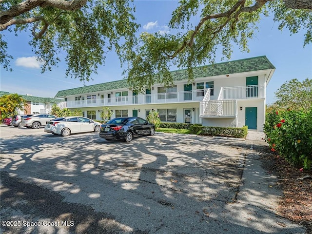 2800 Indian River Blvd Unit L-2, Vero Beach, FL 32960 - view of property featuring uncovered parking