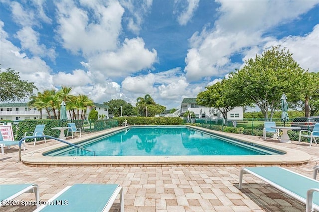 2800 Indian River Blvd Unit L-2, Vero Beach, FL 32960 - community pool featuring a patio and fence