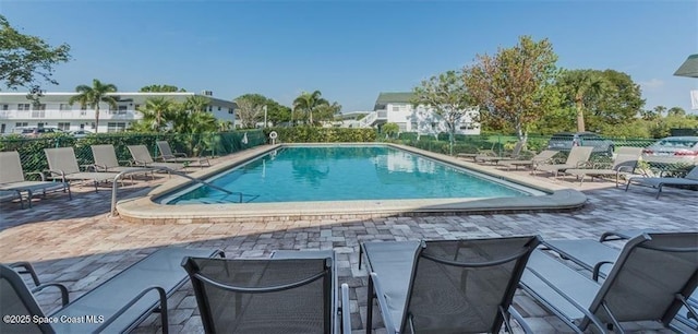 2800 Indian River Blvd Unit L-2, Vero Beach, FL 32960 - community pool featuring a patio and fence
