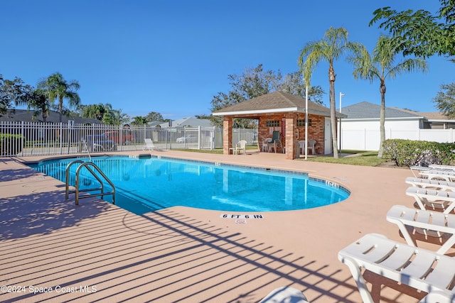 view of swimming pool featuring a patio