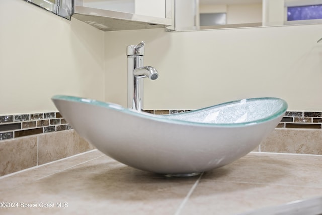 bathroom featuring sink