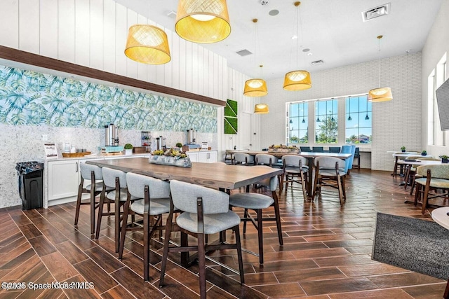 kitchen with wood finish floors, visible vents, and pendant lighting