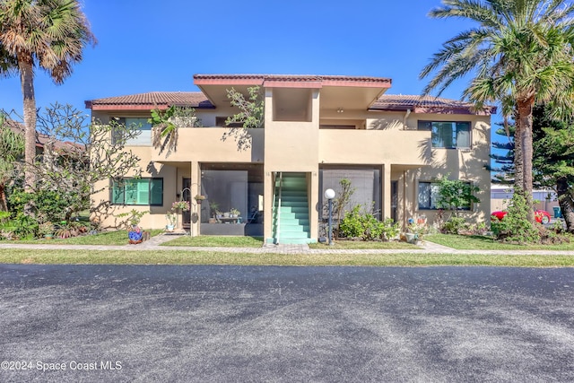 view of front of home featuring a balcony