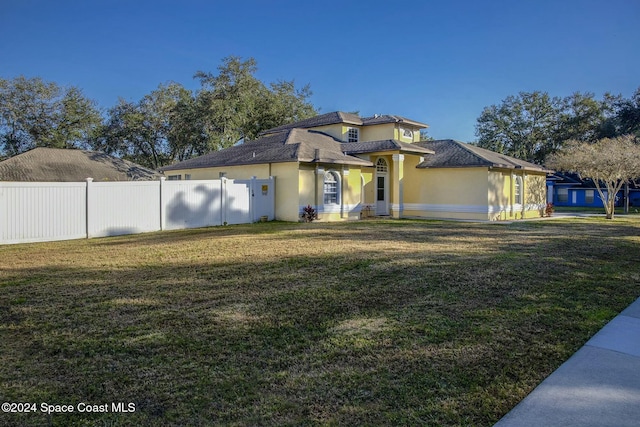 view of front of property with a front lawn