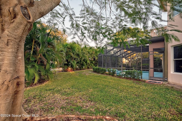 view of yard featuring a lanai