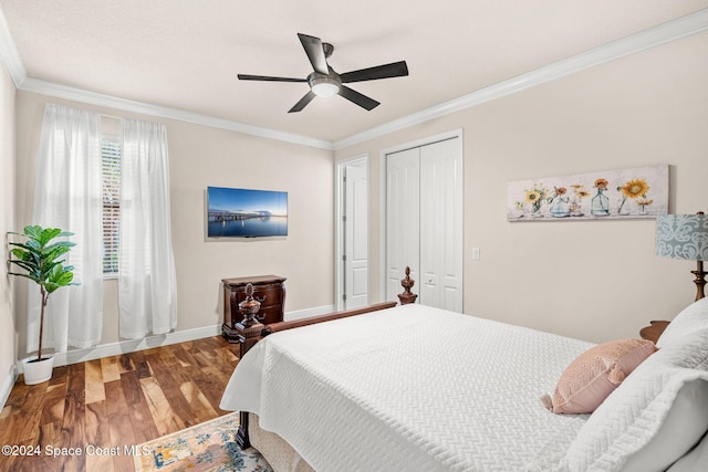 bedroom with wood-type flooring, a closet, ceiling fan, and crown molding