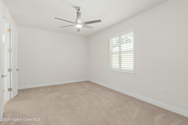 empty room featuring light carpet and ceiling fan