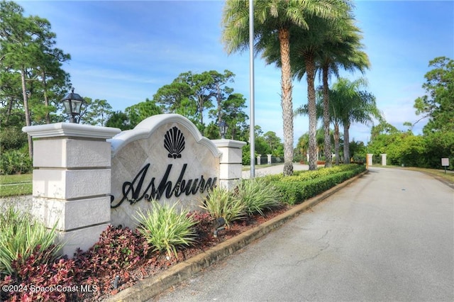 view of community / neighborhood sign