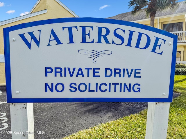 view of community / neighborhood sign